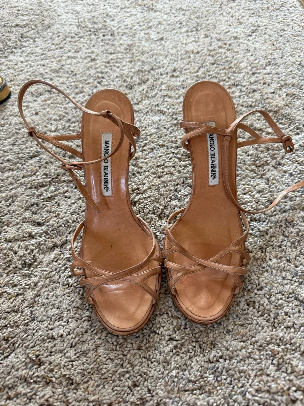Manolo Blahnik Leather Strappy Sandals in Tan